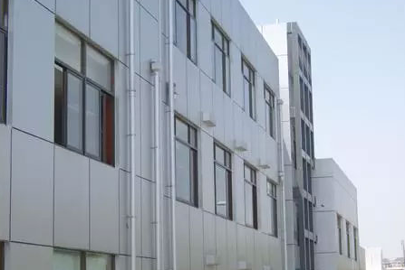 外墻氟碳漆在噴涂施工中應(yīng)注意的9大事項